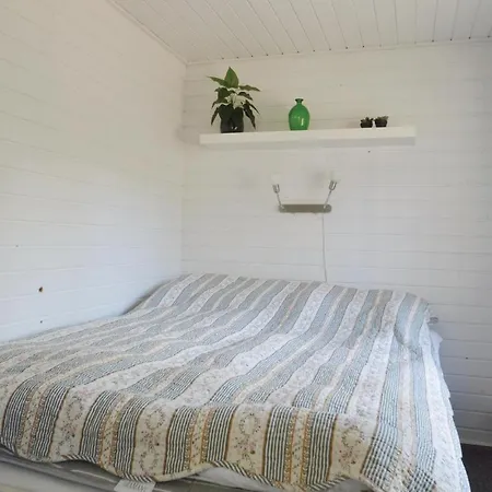 Semesterbostad Beautiful In W/ 2 Bedrooms